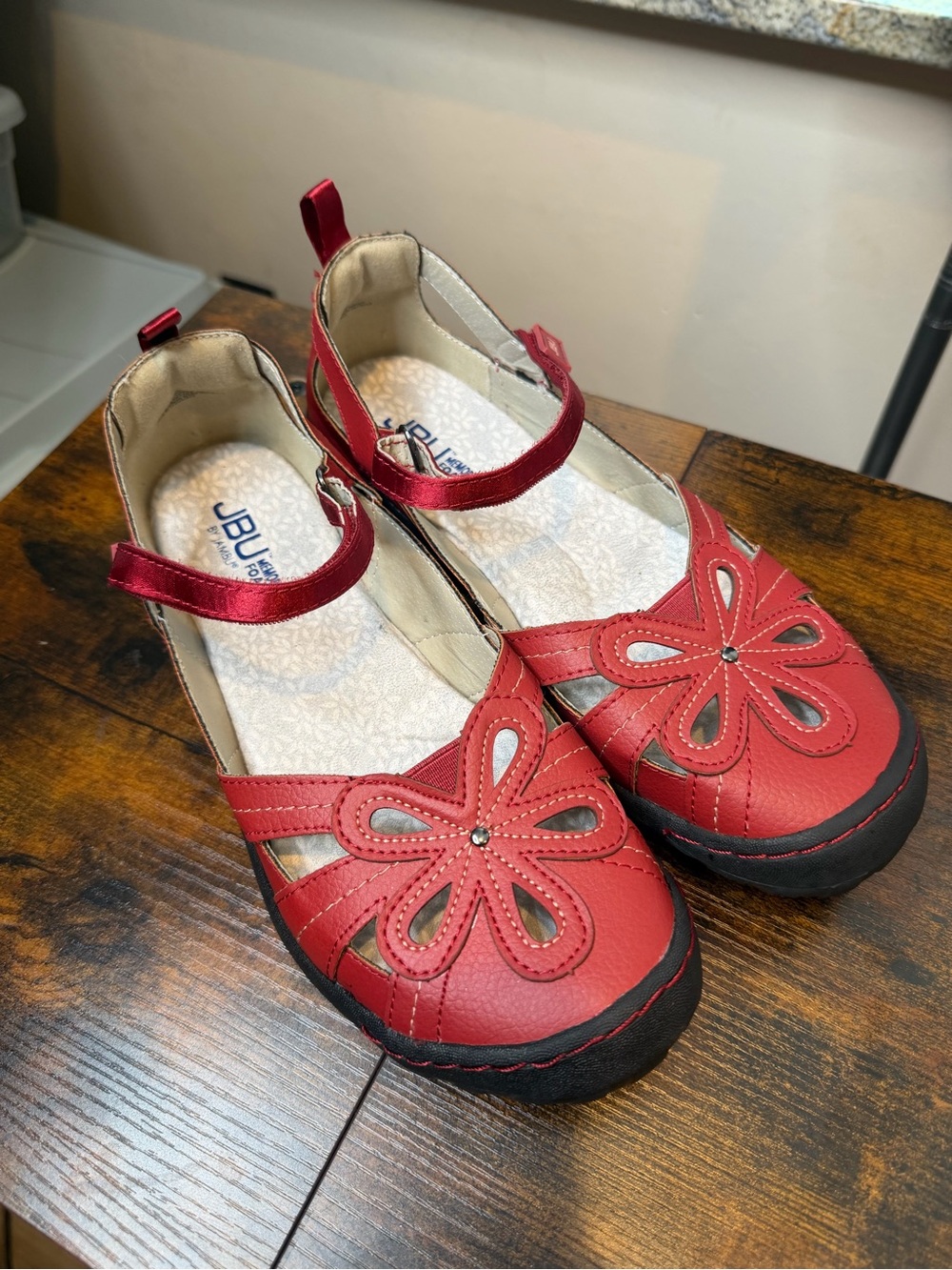 JBU by Jambu Women's Magnolia Mary Jane flats in red Size 8.5